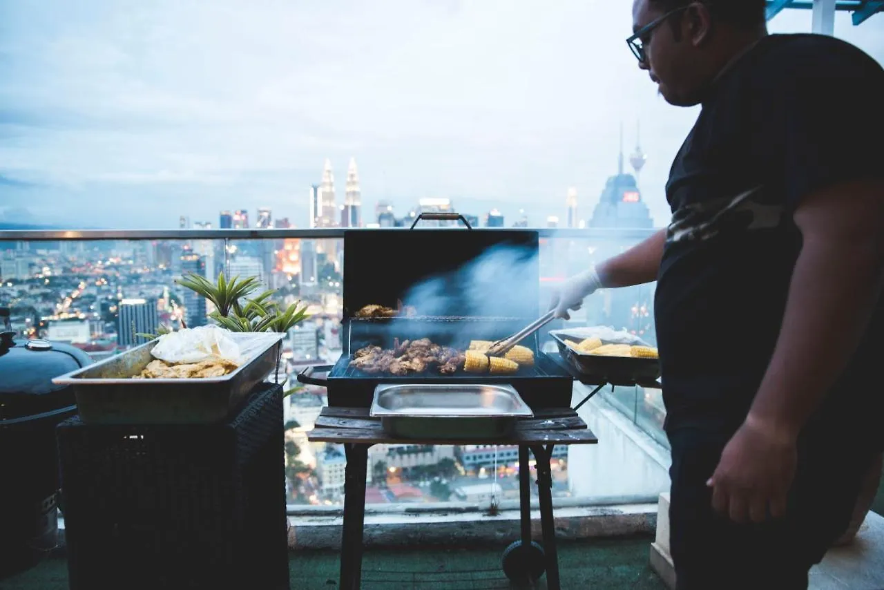 Hostel Penthouse On 34 - The Highest Unit And Best Views In Regalia & Private Rooftop Terrace Kuala Lumpur