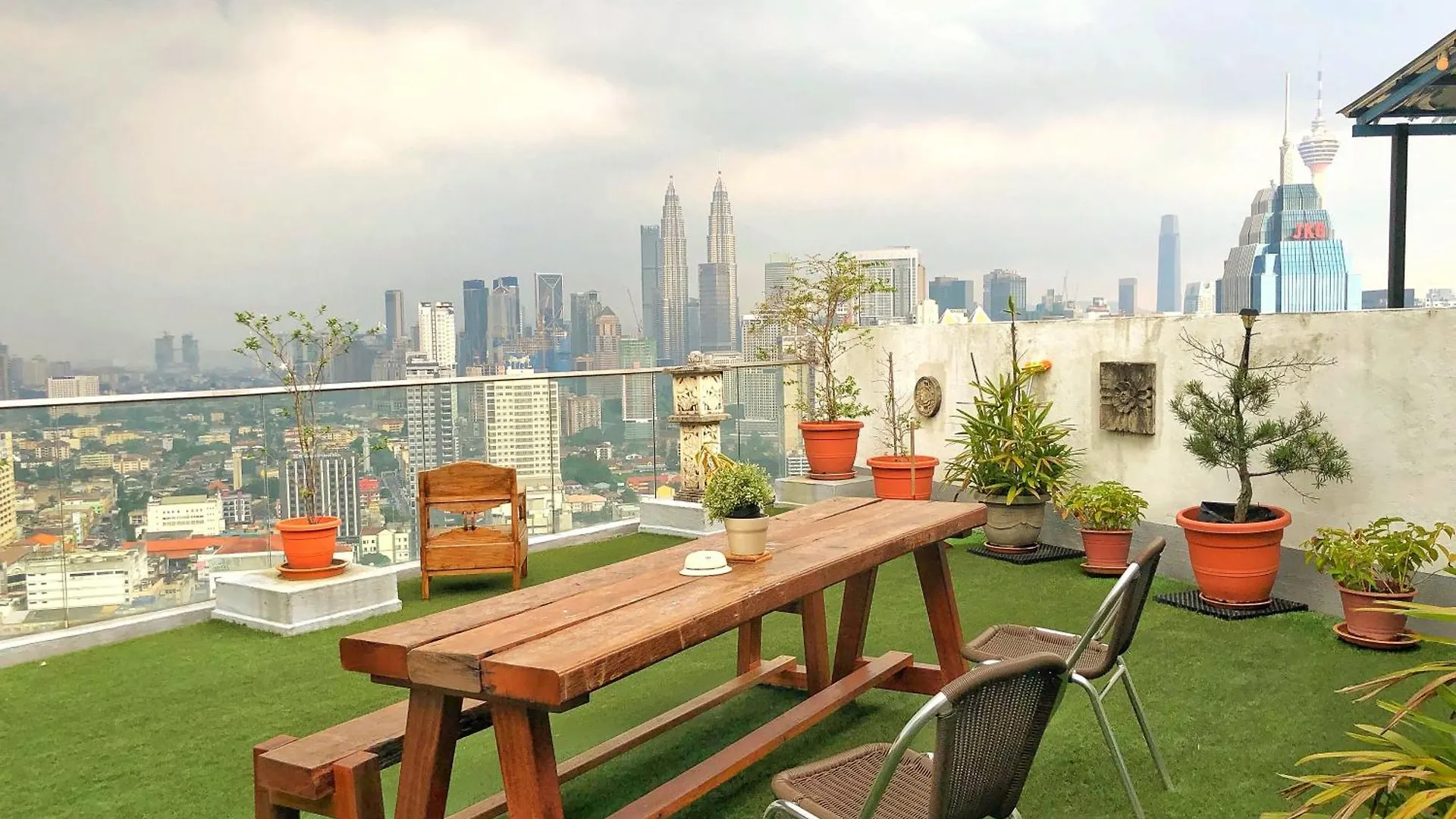 Hostel Penthouse On 34 - The Highest Unit And Best Views In Regalia & Private Rooftop Terrace Kuala Lumpur