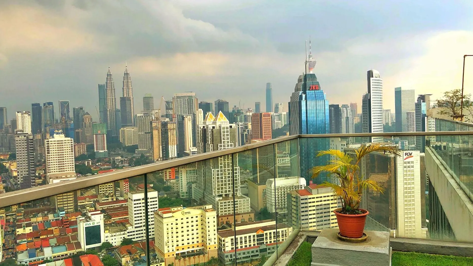 Penthouse On 34 - The Highest Unit And Best Views In Regalia & Private Rooftop Terrace Kuala Lumpur Malaysia